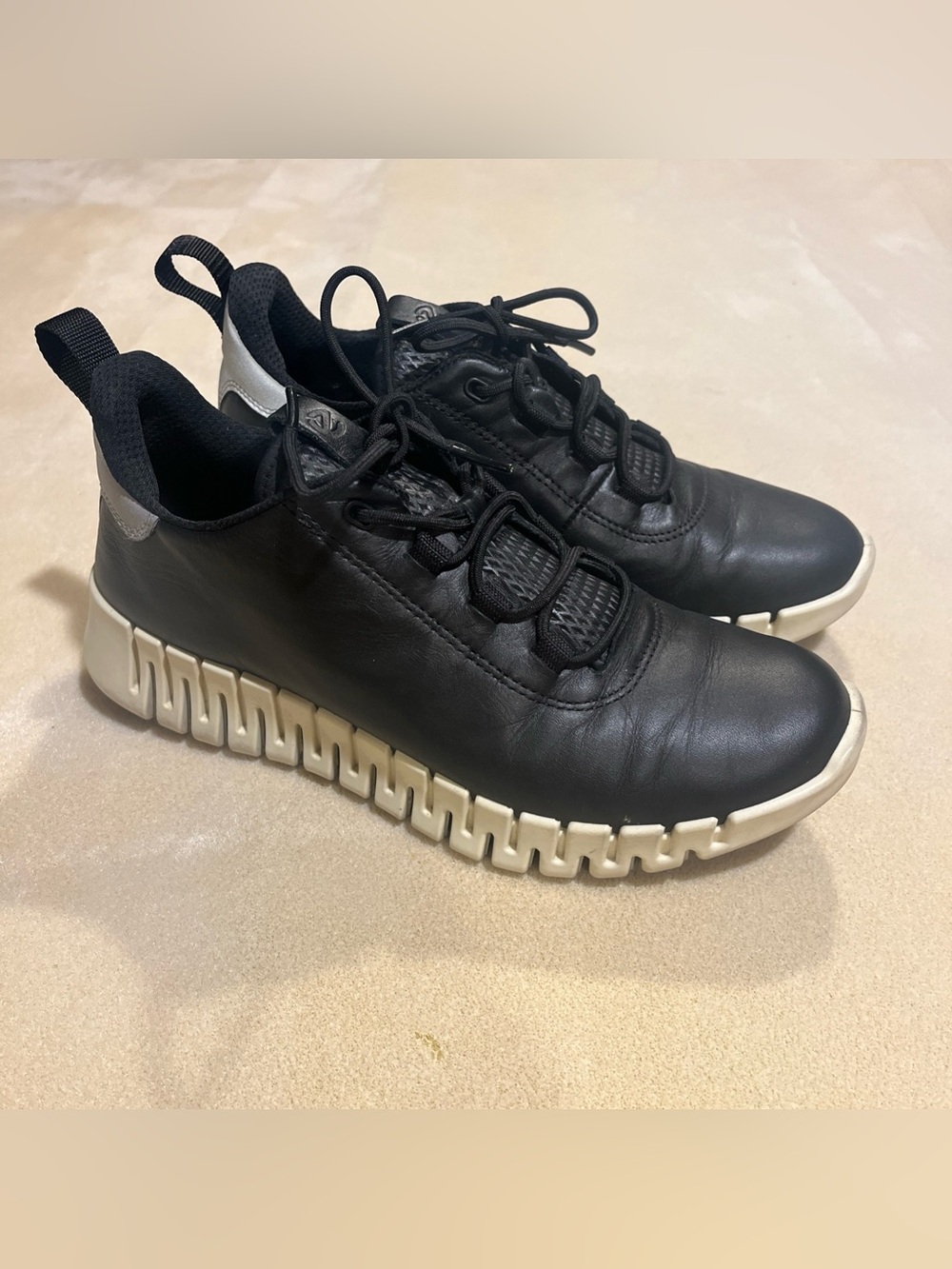 Ecco Women’s Black Leather Athletic Sneakers with Cream Sole Size 7-7.5